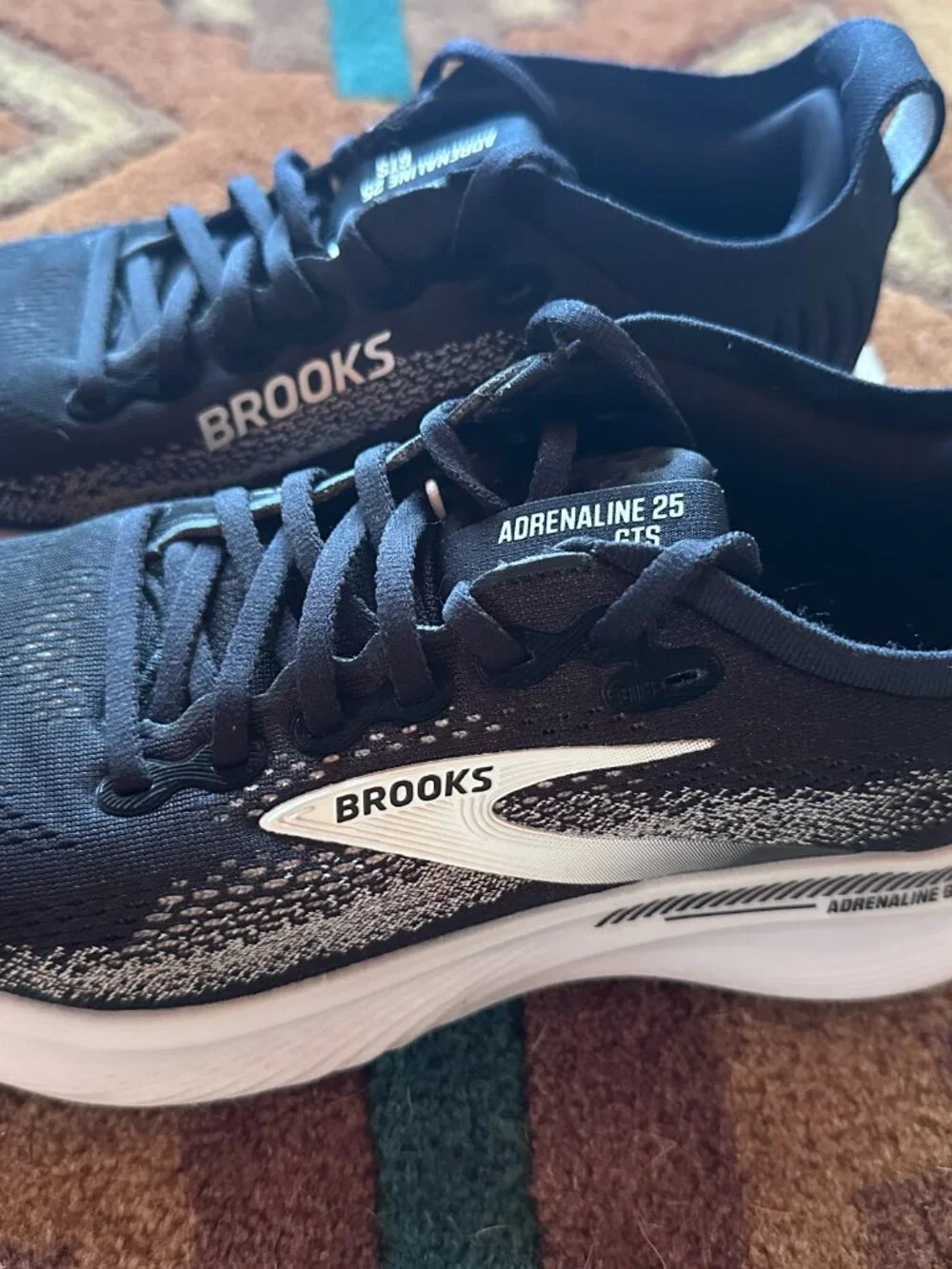 Like New Box Brooks Adrenaline GTS 25 Women's 8 Black Grey White Retail $155